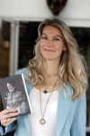 Amsterdam 26 mei 2021
Susan Smit met haar nieuwe roman de heks van Limbricht.