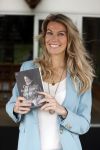 Amsterdam 26 mei 2021
Susan Smit met haar nieuwe roman de heks van Limbricht.