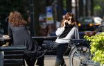 Amsterdam 20 mei 2021
Suzanne Klemann met partner Minka Mooren op de cornelis schuytstraat