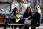 Amsterdam 20 mei 2021
Suzanne Klemann met partner Minka Mooren op de cornelis schuytstraat