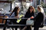 Amsterdam 20 mei 2021
Suzanne Klemann met partner Minka Mooren op de cornelis schuytstraat
