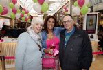 Amstelveen 27 mei 2021
Opening Yoyo tea bar van Rachel Hazes in winkelcentrum Amstelveen.
Andre Hazes zijn vriendinSarah v Soelen en haar ouders zijn ook aanwezig. Theo Hazes met zijn vrouw