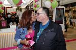 Amstelveen 27 mei 2021
Opening Yoyo tea bar van Rachel Hazes in winkelcentrum Amstelveen.
Andre Hazes zijn vriendinSarah v Soelen en haar ouders zijn ook aanwezig. Theo Hazes met zijn vrouw