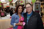 Amstelveen 27 mei 2021
Opening Yoyo tea bar van Rachel Hazes in winkelcentrum Amstelveen.
Andre Hazes zijn vriendinSarah v Soelen en haar ouders zijn ook aanwezig. Theo Hazes met zijn vrouw