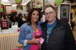 Amstelveen 27 mei 2021
Opening Yoyo tea bar van Rachel Hazes in winkelcentrum Amstelveen.
Andre Hazes zijn vriendinSarah v Soelen en haar ouders zijn ook aanwezig. Theo Hazes met zijn vrouw