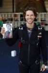 Teuge 1  juni 2021
Thomas v d Vlugt presenteert zijn boek door uit een vleigtuig te springen met een parachute.
