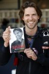 Teuge 1  juni 2021
Thomas v d Vlugt presenteert zijn boek door uit een vleigtuig te springen met een parachute.