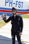 Teuge 1  juni 2021
Thomas v d Vlugt presenteert zijn boek door uit een vleigtuig te springen met een parachute.