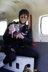 Teuge 1  juni 2021
Thomas v d Vlugt presenteert zijn boek door uit een vleigtuig te springen met een parachute.