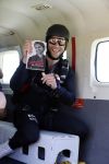 Teuge 1  juni 2021
Thomas v d Vlugt presenteert zijn boek door uit een vleigtuig te springen met een parachute.