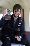 Teuge 1  juni 2021
Thomas v d Vlugt presenteert zijn boek door uit een vleigtuig te springen met een parachute.