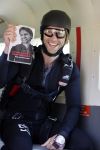 Teuge 1  juni 2021
Thomas v d Vlugt presenteert zijn boek door uit een vleigtuig te springen met een parachute.