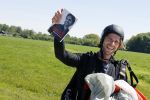 Teuge 1  juni 2021
Thomas v d Vlugt presenteert zijn boek door uit een vleigtuig te springen met een parachute.