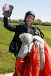Teuge 1  juni 2021
Thomas v d Vlugt presenteert zijn boek door uit een vleigtuig te springen met een parachute.
