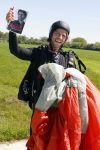 Teuge 1  juni 2021
Thomas v d Vlugt presenteert zijn boek door uit een vleigtuig te springen met een parachute.