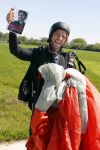 Teuge 1  juni 2021
Thomas v d Vlugt presenteert zijn boek door uit een vleigtuig te springen met een parachute.
