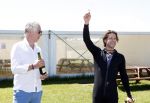 Teuge 1  juni 2021
Thomas v d Vlugt presenteert zijn boek door uit een vleigtuig te springen met een parachute.