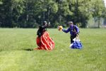 Teuge 1  juni 2021
Thomas v d Vlugt presenteert zijn boek door uit een vleigtuig te springen met een parachute.