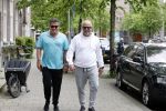Amsterdam 29 mei 2021
Wolter Kroes en kennis Richard lopend door Amsterdam zuid.