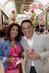 Amstelveen 27 mei 2021
Opening Yoyo tea bar van Rachel Hazes in winkelcentrum Amstelveen.
Andre Hazes zijn vriendinSarah v Soelen en haar ouders zijn ook aanwezig. Won Yip en rachel