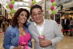 Amstelveen 27 mei 2021
Opening Yoyo tea bar van Rachel Hazes in winkelcentrum Amstelveen.
Andre Hazes zijn vriendinSarah v Soelen en haar ouders zijn ook aanwezig. Won Yip en rachel
