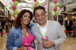 Amstelveen 27 mei 2021
Opening Yoyo tea bar van Rachel Hazes in winkelcentrum Amstelveen.
Andre Hazes zijn vriendinSarah v Soelen en haar ouders zijn ook aanwezig. Won Yip en rachel