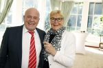 Den Haag 9 juni 202
Erica Terpstra krijgt een belangrijke onderscheiding uit handen van de Japanse Ambassadeur . Alles speelde zich af op de Japanse Ambassade in Den Haag. Ada Kok met haar man Mat