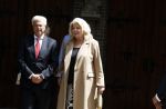 Laren 2 juni 2022
Begrafenis / dienst van Willibrord Frequin in de Sint Jansbasiliek in Laren . Angela Hoogeveen met partner