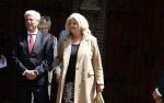 Laren 2 juni 2022
Begrafenis / dienst van Willibrord Frequin in de Sint Jansbasiliek in Laren . Angela Hoogeveen met partner