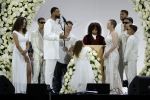 Den Haag 11 juni 2022
Zangeres Anouk Teeuwe trouwt met haar verloofde Dominique Schemmekes op het podium tijdens haar concert op het Malieveld.