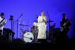 Den Haag 11 juni 2022
Zangeres Anouk Teeuwe trouwt met haar verloofde Dominique Schemmekes op het podium tijdens haar concert op het Malieveld.