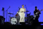Den Haag 11 juni 2022
Zangeres Anouk Teeuwe trouwt met haar verloofde Dominique Schemmekes op het podium tijdens haar concert op het Malieveld.