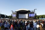 Den Haag 11 juni 2022
Zangeres Anouk Teeuwe trouwt met haar verloofde Dominique Schemmekes op het podium tijdens haar concert op het Malieveld.