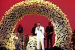 Den Haag 11 juni 2022
Zangeres Anouk Teeuwe trouwt met haar verloofde Dominique Schemmekes op het podium tijdens haar concert op het Malieveld. Broer Dominique Schemmekes