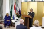 Den Haag 9 juni 202
Erica Terpstra krijgt een belangrijke onderscheiding uit handen van de Japanse Ambassadeur . Alles speelkde zich af op de Japanse Ambassade in Den Haag.