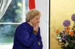 Den Haag 9 juni 202
Erica Terpstra krijgt een belangrijke onderscheiding uit handen van de Japanse Ambassadeur . Alles speelkde zich af op de Japanse Ambassade in Den Haag.