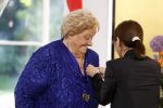 Den Haag 9 juni 202
Erica Terpstra krijgt een belangrijke onderscheiding uit handen van de Japanse Ambassadeur . Alles speelkde zich af op de Japanse Ambassade in Den Haag.