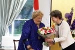 Den Haag 9 juni 202
Erica Terpstra krijgt een belangrijke onderscheiding uit handen van de Japanse Ambassadeur . Alles speelkde zich af op de Japanse Ambassade in Den Haag.