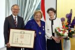 Den Haag 9 juni 202
Erica Terpstra krijgt een belangrijke onderscheiding uit handen van de Japanse Ambassadeur . Alles speelkde zich af op de Japanse Ambassade in Den Haag.