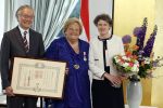 Den Haag 9 juni 202
Erica Terpstra krijgt een belangrijke onderscheiding uit handen van de Japanse Ambassadeur . Alles speelkde zich af op de Japanse Ambassade in Den Haag.