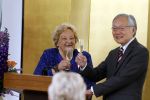 Den Haag 9 juni 202
Erica Terpstra krijgt een belangrijke onderscheiding uit handen van de Japanse Ambassadeur . Alles speelkde zich af op de Japanse Ambassade in Den Haag.