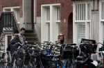 Amsterdam 15 april 2022
Eva Jinek met partner op straat in Amsterdam zuid