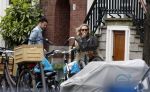 Amsterdam 15 april 2022
Eva Jinek met partner op straat in Amsterdam zuid