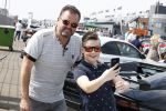 Zandvoort 18 mei 2022
Frans Duijts en andere manne rijden met hun mooie auto voor stichting zorgeloos kind op circuitpark Zandvoort. Frans rijdt in een McLaren cabrio