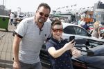 Zandvoort 18 mei 2022
Frans Duijts en andere manne rijden met hun mooie auto voor stichting zorgeloos kind op circuitpark Zandvoort. Frans rijdt in een McLaren cabrio