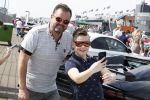 Zandvoort 18 mei 2022
Frans Duijts en andere manne rijden met hun mooie auto voor stichting zorgeloos kind op circuitpark Zandvoort. Frans rijdt in een McLaren cabrio