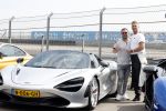 Zandvoort 18 mei 2022
Frans Duijts en andere manne rijden met hun mooie auto voor stichting zorgeloos kind op circuitpark Zandvoort. Frans rijdt in een McLaren cabrio
