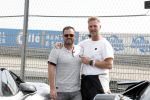 Zandvoort 18 mei 2022
Frans Duijts en andere manne rijden met hun mooie auto voor stichting zorgeloos kind op circuitpark Zandvoort. Frans rijdt in een McLaren cabrio
