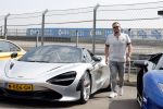 Zandvoort 18 mei 2022
Frans Duijts en andere manne rijden met hun mooie auto voor stichting zorgeloos kind op circuitpark Zandvoort. Frans rijdt in een McLaren cabrio