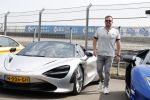 Zandvoort 18 mei 2022
Frans Duijts en andere manne rijden met hun mooie auto voor stichting zorgeloos kind op circuitpark Zandvoort. Frans rijdt in een McLaren cabrio